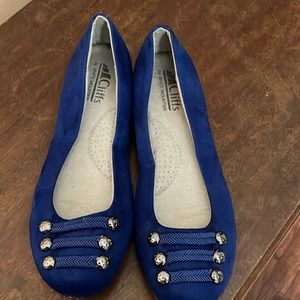 Cliffs by White Mountain flats